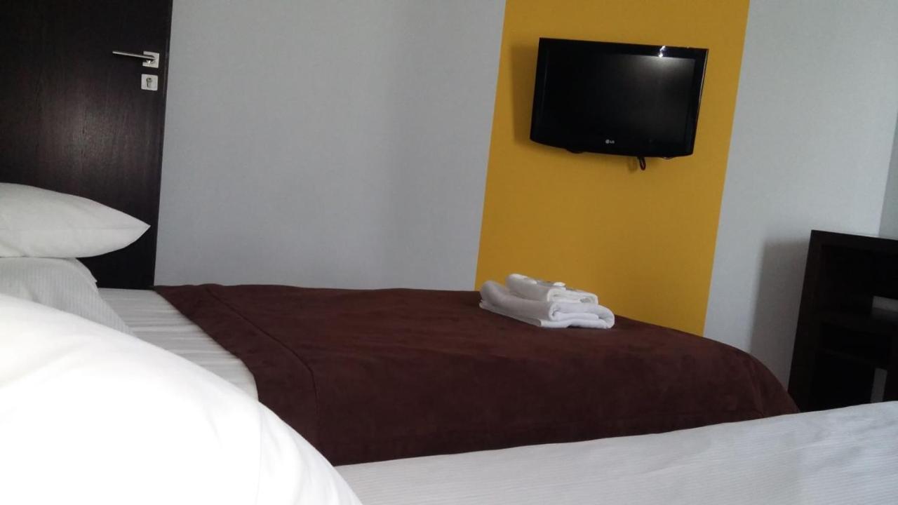 Hotel Неполомице Екстериор снимка