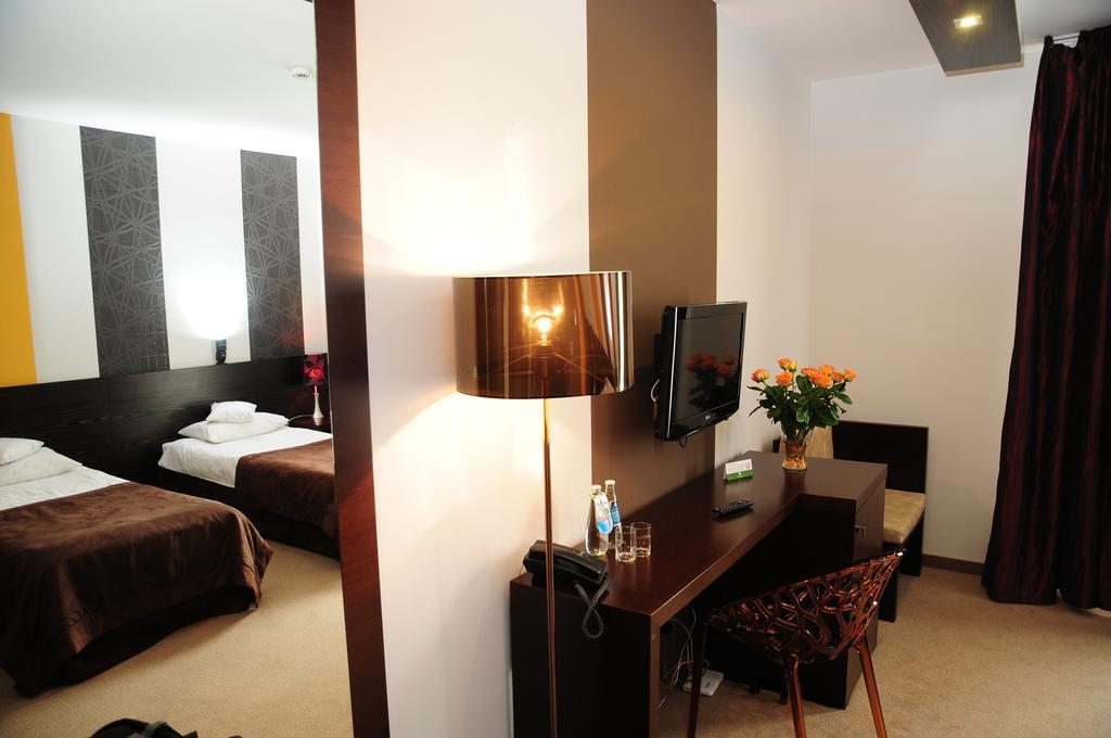 Hotel Неполомице Екстериор снимка