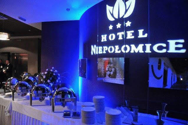 Hotel Неполомице Екстериор снимка