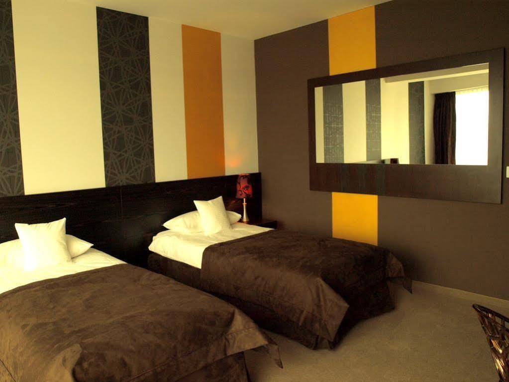 Hotel Неполомице Екстериор снимка